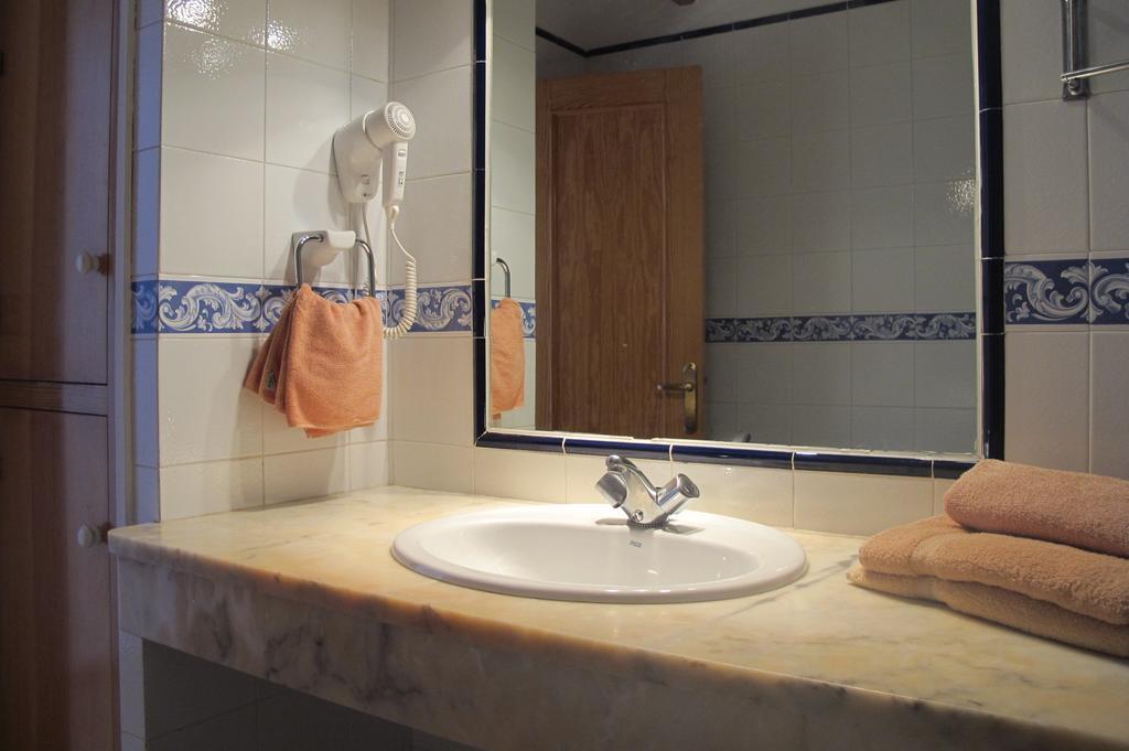 Astbury Apartments Ses Basses Es Calo  Luaran gambar
